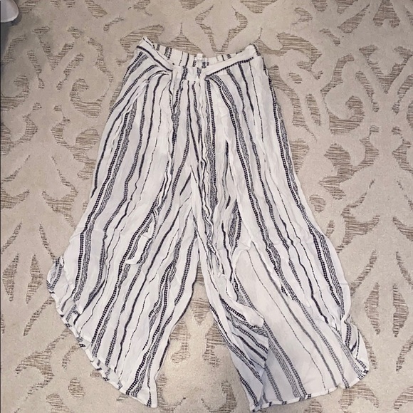 Flowy Set - Picture 3 of 3